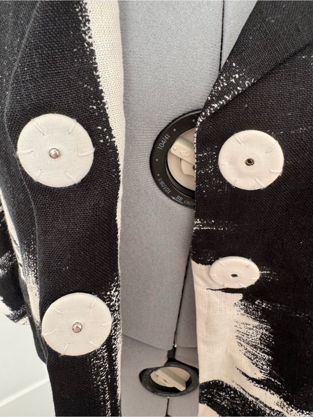 MaxMara Black and White Brushstroke Cropped Blazer - Picture 5 of 11